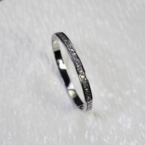 Metallic silver-white diamond