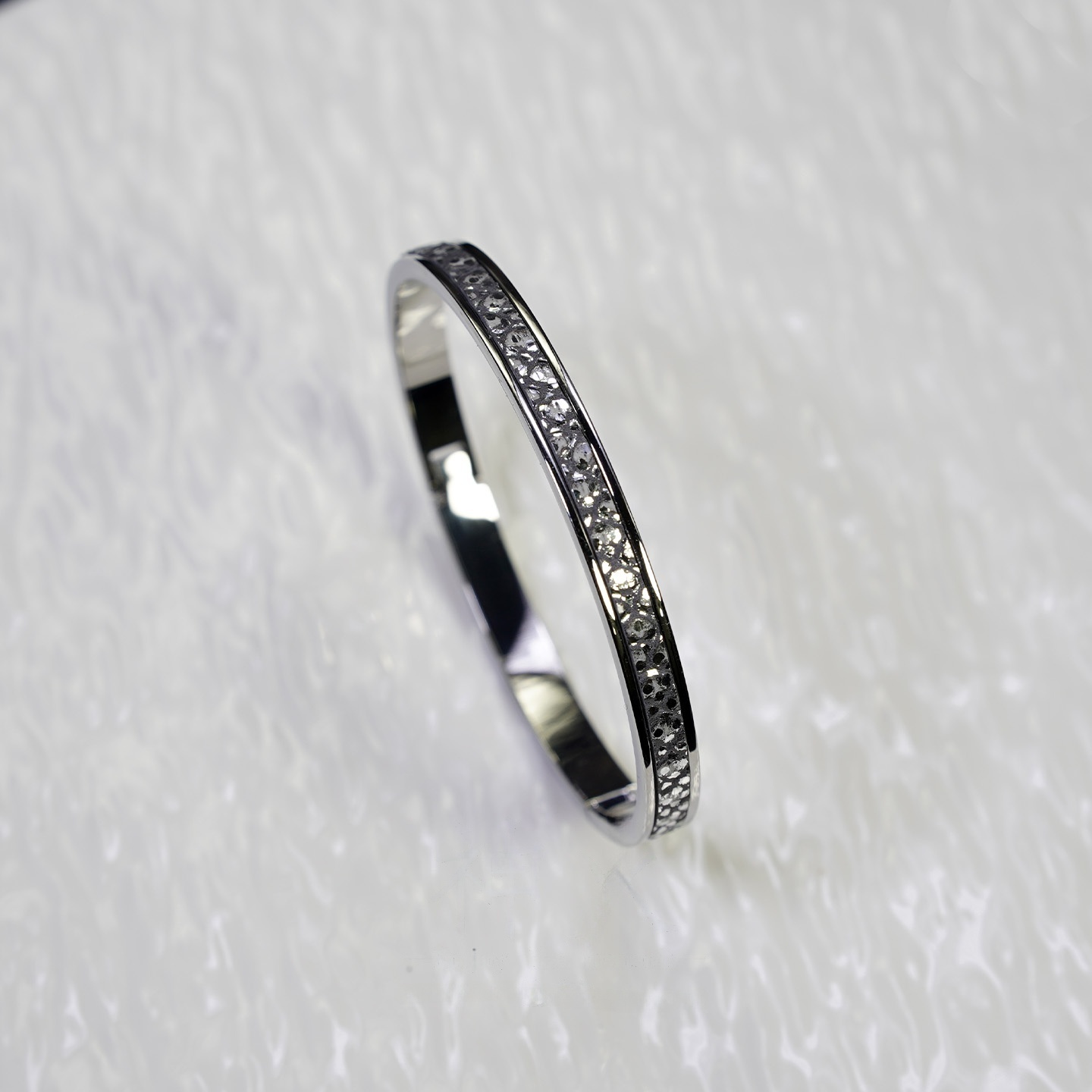 Metallic silver-white diamond