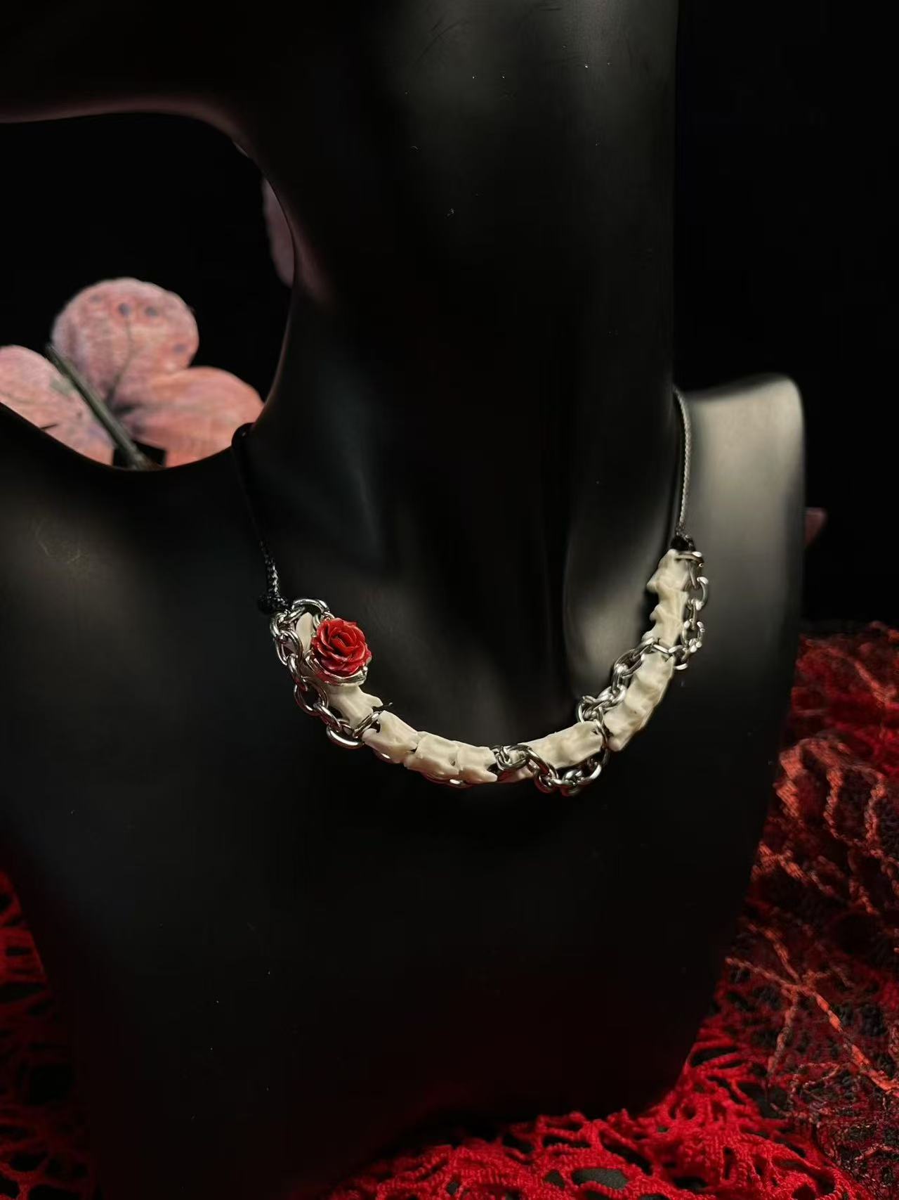 Red rose snakebone necklace